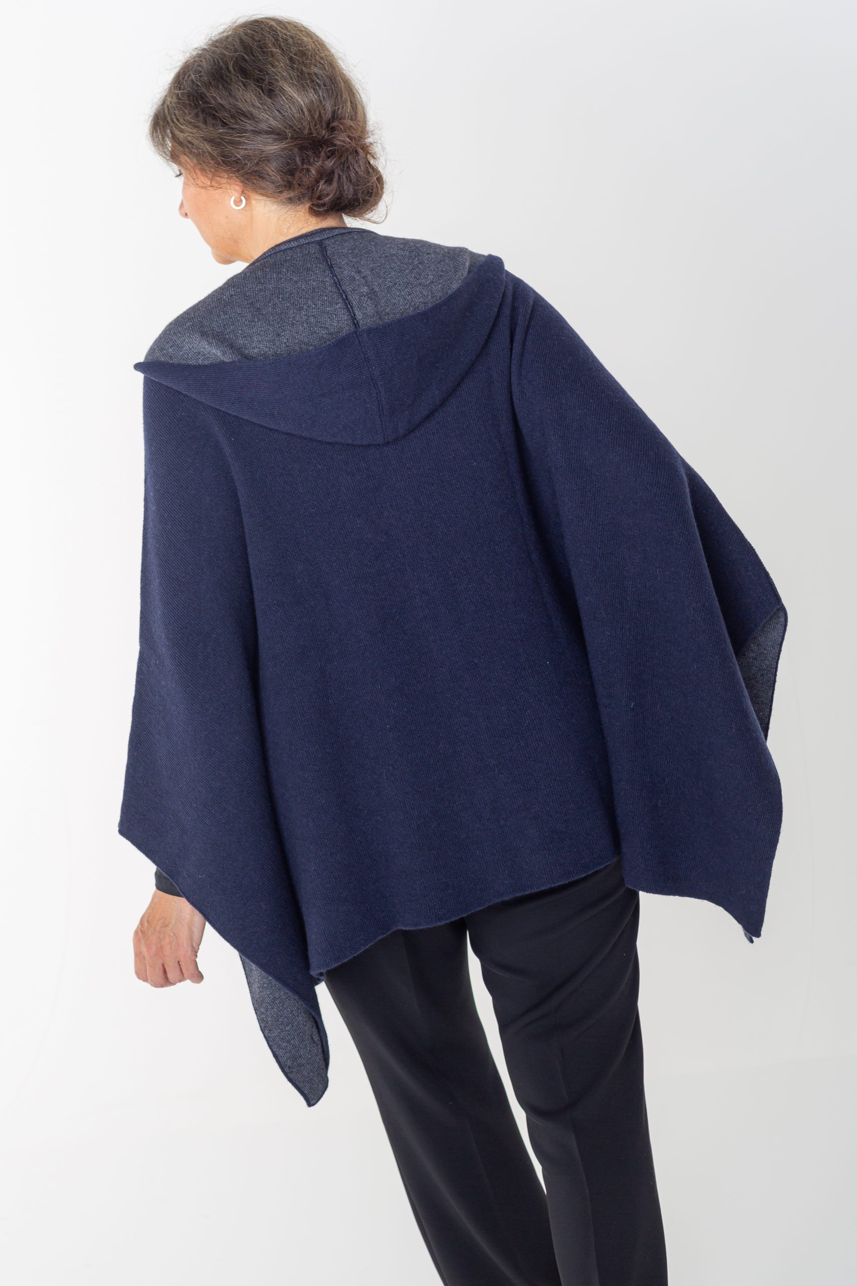 Poncho capuchon en rits donkerblauw/antraciet Lynda Ann Italian knitwear